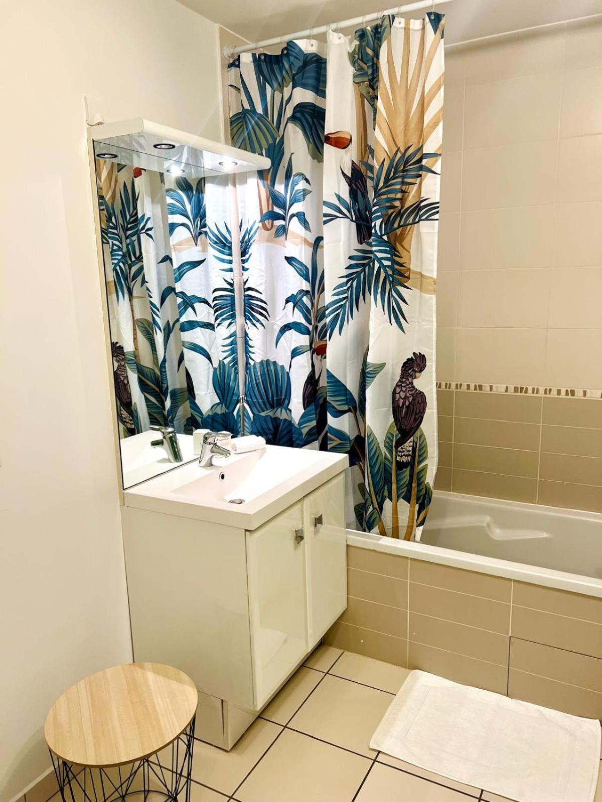Le Courvoisy, Studio Avec Piscine, Pres Groupama Stadium Et Salle Arena メイジュー エクステリア 写真